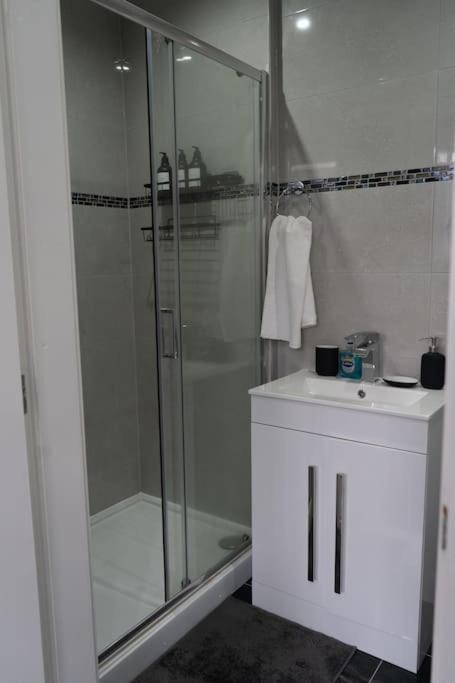 Stylish 1 Bed Apartment In Newly Refurbished Building W/ Parking & Wi-Fi Birmingham Zewnętrze zdjęcie
